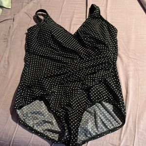 Miraclesuit Oceanus. Size 18. Black with white pinpoint polka dots. Worn 3x